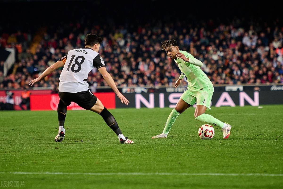 爱游戏APP-国王杯集结日走向成谜,瓦伦西亚复出首秀,引发热议,团队化学反应显著(国王杯巴萨10瓦伦西亚)